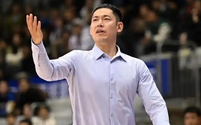 开云APP下载-再次被锤爆！一数据CBA倒数第3！张庆鹏应启用失意神刀？